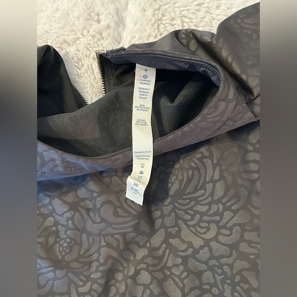 Lululemon Departure Top in Petal Camo Embossed Black Size 4 - Picture 8 of 11